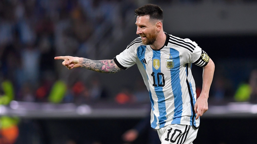 «Ιστορικός» Μέσι ξεπέρασε τα 100 γκολ με την εθνική Αργεντινής (video)