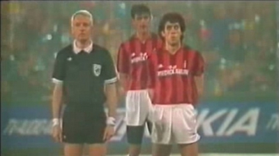 Οι οπαδοί της Μίλαν τραγουδούν το «You 'll never walk alone» και το Σαν Σίρο δακρύζει, λίγες μέρες μετά την τραγωδία του Χίλσμπορο! (video)