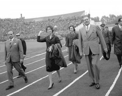 Τα εγκαίνια του γηπέδου της ΑΕΚ στη Νέα Φιλαδέλφεια με τη Μπαρτσελόνα, υπό το βλέμμα του Χουάν Κάρλος και της πριγκίπισσας Σοφίας πριν ακριβώς 60 χρόνια!