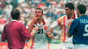 Ο Λουίς Ενρίκε χρωστάει κάτι στην Ιταλία λόγω μίας… αγκωνιάς