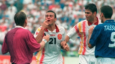 Ο Λουίς Ενρίκε χρωστάει κάτι στην Ιταλία λόγω μίας… αγκωνιάς