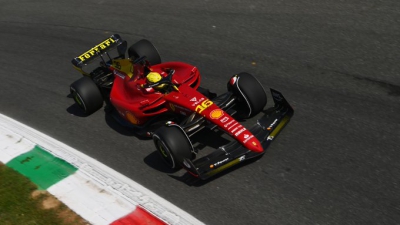 Formula 1: 2 στα 2 η Ferrari στις ελεύθερες δοκιμές – Ποινές για Φερστάπεν, Πέρες, Σάινθ και Χάμιλτον