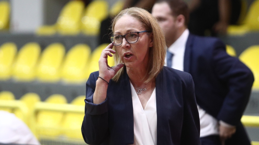 Ιστορική Γκουζίνη: Η πρώτη γυναίκα προπονητής στην Α1! (video)