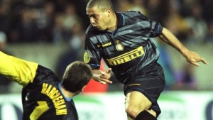 Xρόνια πολλά «Φαινόμενο»: Στο Παρίσι ο Ρονάλντο χόρεψε τον Νέστα και κατέκτησε τον πρώτο του ευρωπαϊκό τίτλο!