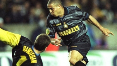 Xρόνια πολλά «Φαινόμενο»: Στο Παρίσι ο Ρονάλντο χόρεψε τον Νέστα και κατέκτησε τον πρώτο του ευρωπαϊκό τίτλο!