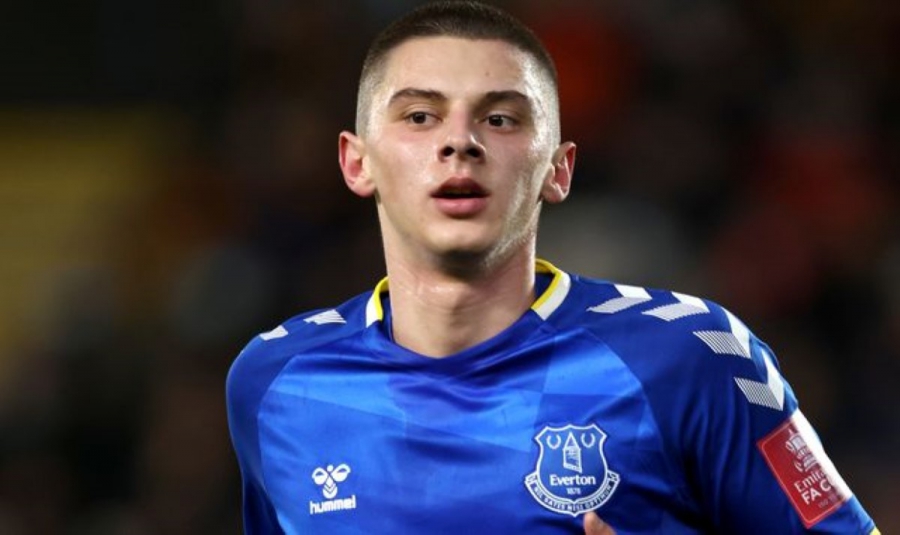 Συγκινεί η Έβερτον: To περιβραχιόνιο του αρχηγού στο Μικολένκο κόντρα στη Μπόρχαμ (video)