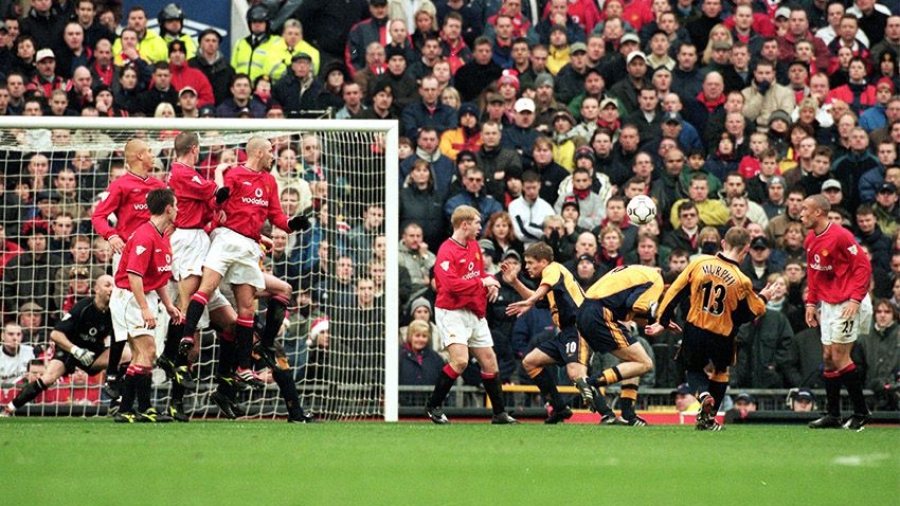 Όταν το φάουλ του Μέρφι «έσπασε» τον κανόνα του Όλντ Τράφορντ και έδωσε νίκη ζωτικής σημασίας στη Λίβερπουλ!