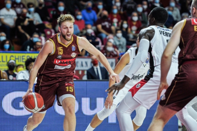 Από τη Βενέτσια στη Φορτιτούντο ο Χαραλαμπόπουλος