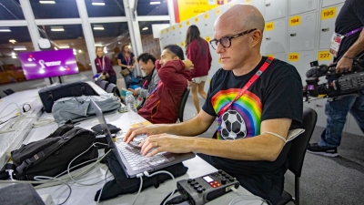 ΣΟΚ στην Παγκόσμια Δημοσιογραφία: Κατέρρευσε υπό αδιευκρίνιστες συνθήκες και «έφυγε» ο Αμερικανός, Γκραντ Γουόλ - Αιχμές για δολοφονία! (video)