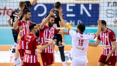 ΠΑΟΚ – Ολυμπιακός 2-3: «Καθάρισε» στη Θεσσαλονίκη με ανατροπή και τώρα βλέπει μόνο Παναθηναϊκό! (video)