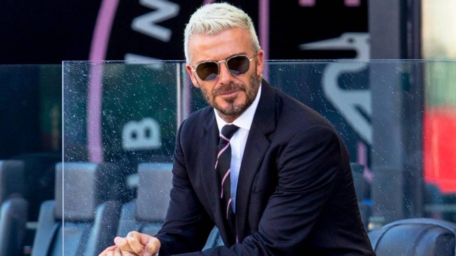 Ο κουστουμάτος Μπέκαμ «μάγεψε» τον Νεϊμάρ με τα τακουνάκια του! (video)