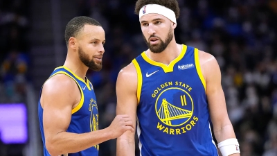Δεν τα κατάφεραν οι «Splash Brothers» απέναντι σε Ιάπωνα Σούμο (video)