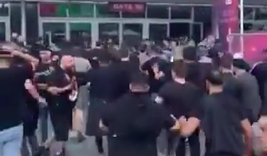 Χαμός στο Βερολίνο: «Ντου» των οπαδών της Φενέρ, σε μερίδα φιλάθλων του Παναθηναϊκού! (video)