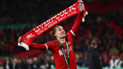 Το Wembley δεν θα ξεχάσει ποτέ τον Τσιμίκα: Όταν «στήνει» την μπάλα, φέρνει... τρόπαιο στη Λίβερπουλ! (video)