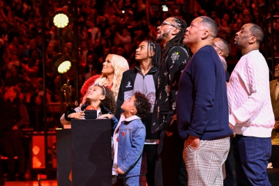Σικάγο Μπουλς, Ντέρικ Ρόουζ: Στην οροφή του United Center η φανέλα του!(vid)