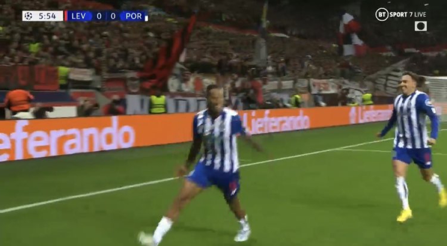 Μπάγερ Λεβερκούζεν - Πόρτο 0-1: Προβάδισμα από νωρίς για τους «δράκους» με τον Γκαλένο, έχασαν πέναλτι οι Γερμανοί δέκα λεπτά αργότερα! (video)