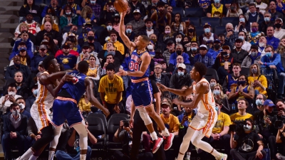 NBA: Απίθανος Κάρι – Στην κορυφή οι Ουόριορς