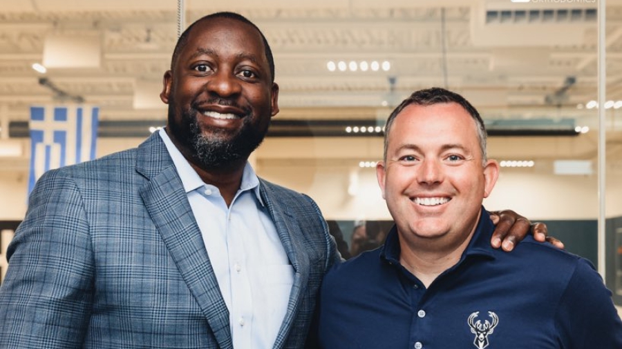 Ο Έιντριαν Γκρίφιν νέος προπονητής των Μιλγουόκι Μπακς και επίσημα! (video)