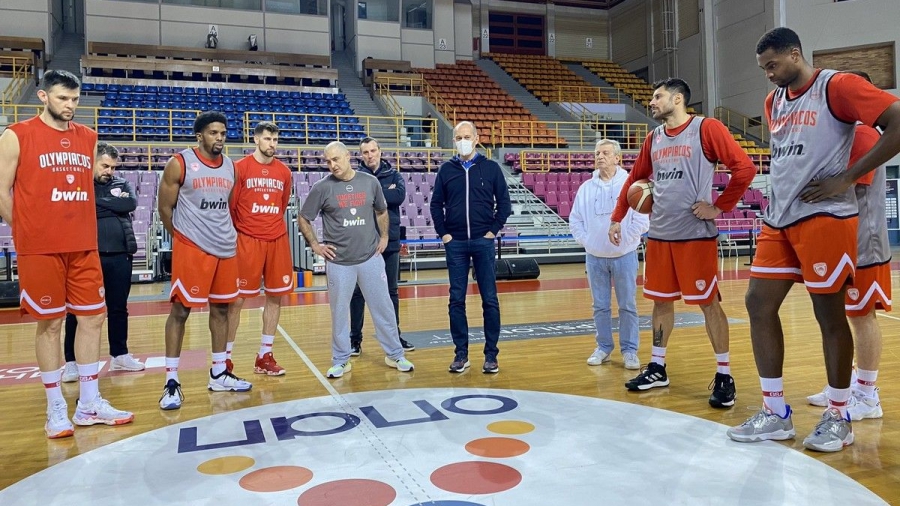 Παρουσία του Γιώργου Αγγελόπουλου η προπόνηση του Ολυμπιακού πριν τον τελικό