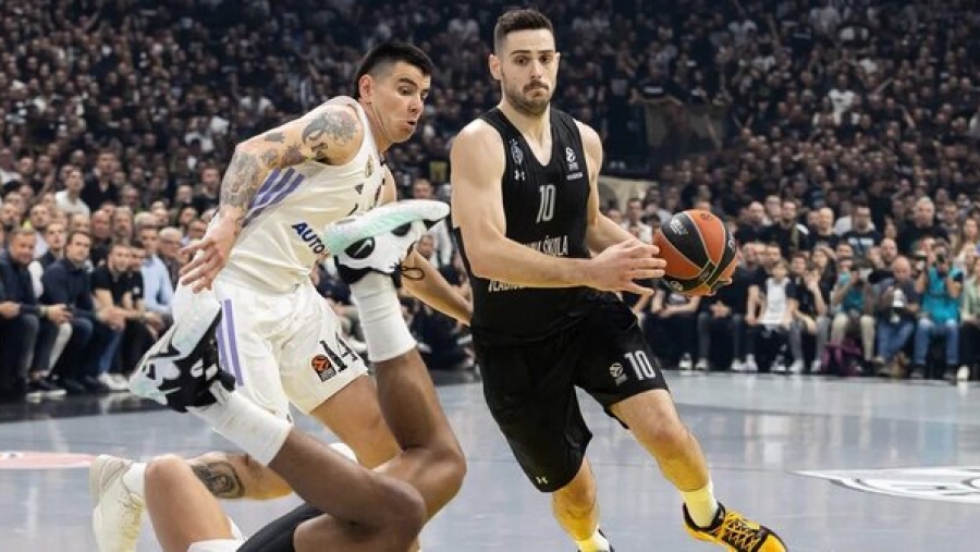 Παπαπέτρου: «Κόσμος έχασε τα παιδιά του και εμείς παίξαμε μπάσκετ»