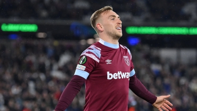 Γουέστ Χαμ – ΑΕΚ Λάρνακας 3-0: Δύο γκολ σε δύο λεπτά ο Μπόουεν και… στα προημιτελικά «σφυριά»(video)