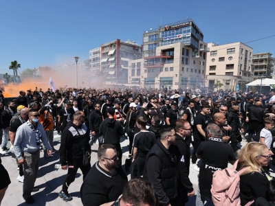 Αντίστροφη μέτρηση για τον τελικό του Κυπέλλου: «Ασπρόμαυρη» η παραλία του Βόλου - Γιορτινό κλίμα χωρίς αστυνομική επιτήρηση!