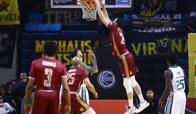 Φίλος της ΑΕΚ στα Άνω Λιόσια, έπεσε από την εξέδρα!