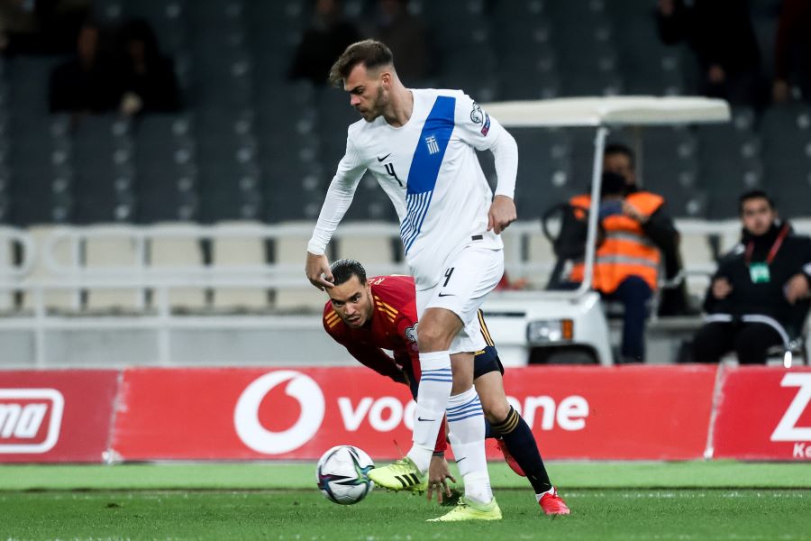 Γούτας για το πέναλτι: «Κάποιος με κατεβάζει όταν πηδάω για κεφαλιά» (video)