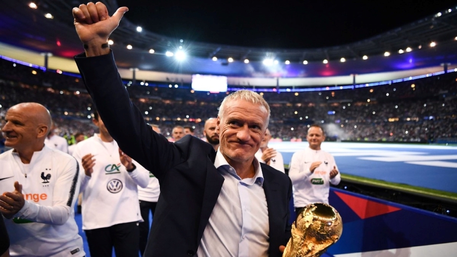 Ντιντιέ Ντεσάν: Παραμένει στον πάγκο των «τρικολόρ» μέχρι το 2026! (video)