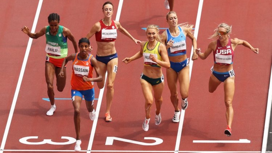 Απίστευτη θέληση από τη Χασάν: Έπεσε στον τελευταίο γύρο των 1500 μέτρων, αλλά εν τέλει κέρδισε!