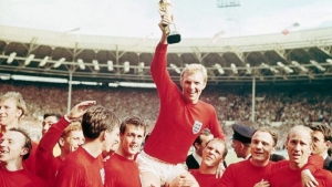 Μπόμπι Μουρ: Το Παγκόσμιο Κύπελλο του 1966, η άνιση «μάχη» με τον καρκίνο και το… άγαλμα που πάντα θα θυμίζει ποιος ήταν! (video)