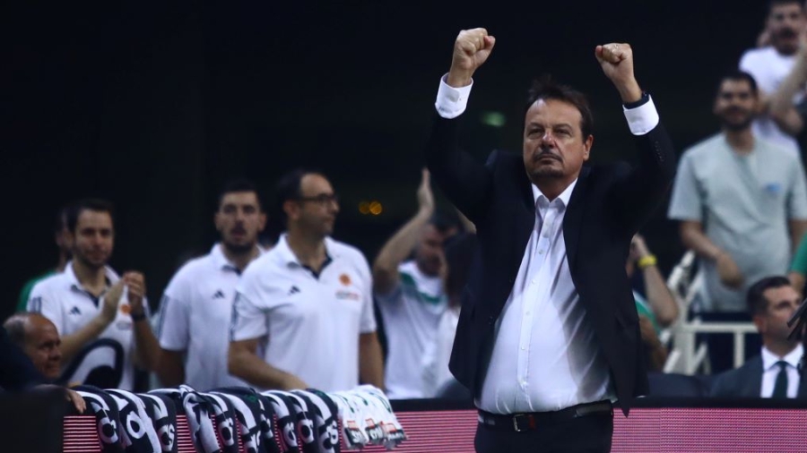 Παναθηναϊκός – Ολυμπιακός: Οι υψωμένες γροθιές του Αταμάν στο «πράσινο» ΟΑΚΑ! (video)