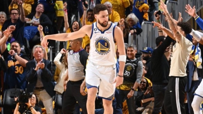 Ασταμάτητος o Τόμπσον και η σειρά στα... ίσα με «27αρα» των Γουόριορς επί των Λέικερς! (video)