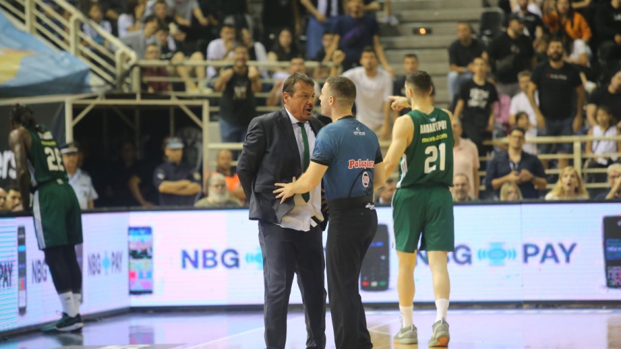 Απίστευτο ξέσπασμα Αταμάν και αποβολή με δεύτερη τεχνική ποινή! (video)