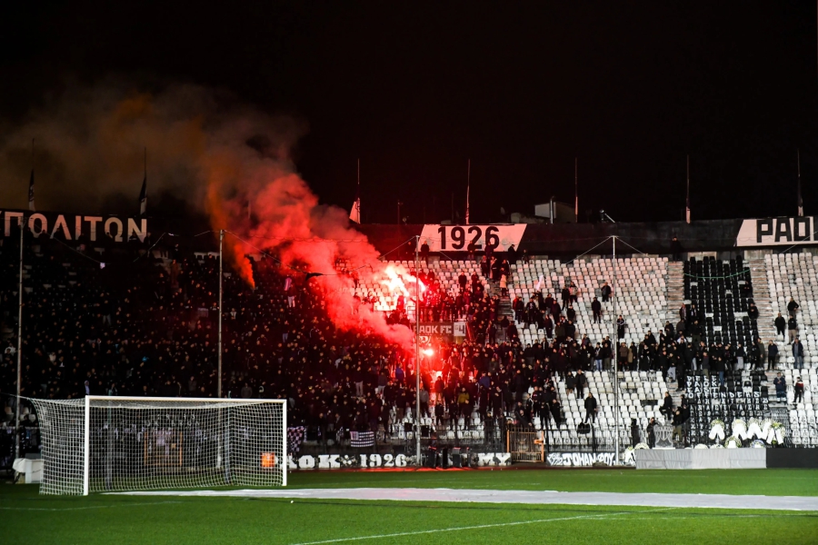 Οι ψυχές στο «σπίτι» τους: Στην Τούμπα οι σοροί των θυμάτων - Συνθήματα από τους οπαδούς!