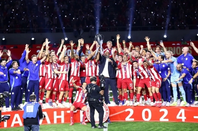 «Έχει η πλάση κοκκινίσει»: Η λαμπερή απονομή του Ολυμπιακού για το 48ο πρωτάθλημα - Αποθέωση στο Φάληρο!