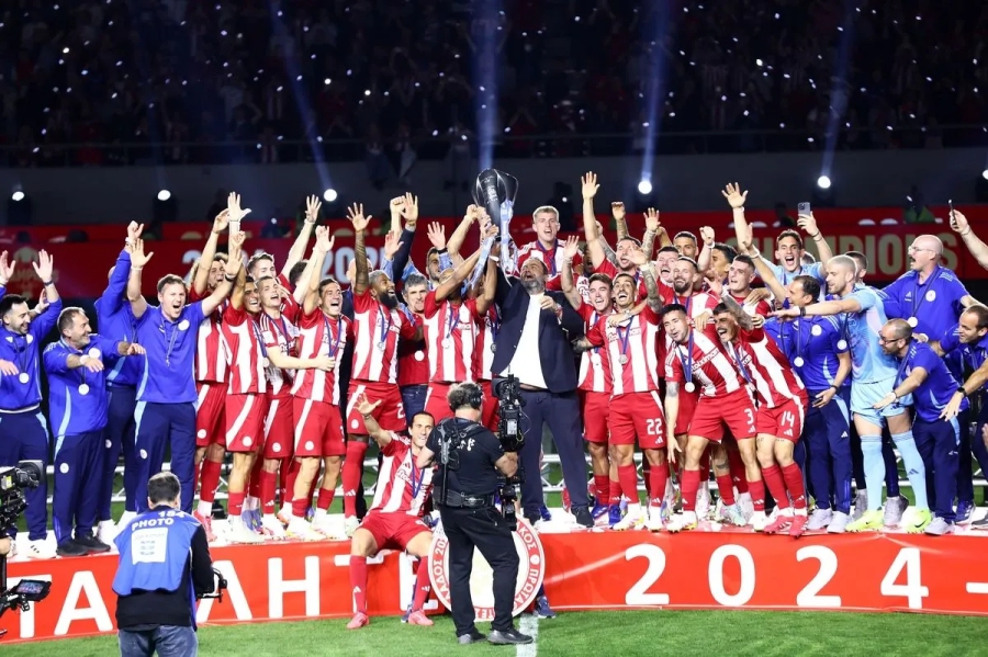 «Έχει η πλάση κοκκινίσει»: Η λαμπερή απονομή του Ολυμπιακού για το 48ο πρωτάθλημα - Αποθέωση στο Φάληρο!