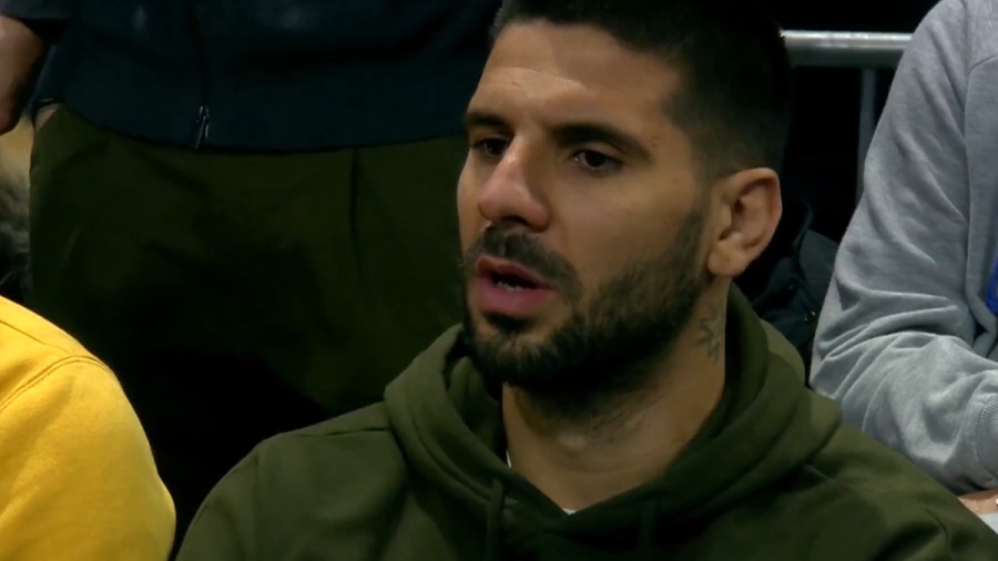 Παρτιζάν – Ερυθρός Αστέρας: Ο Αλεξάνταρ Μίτροβιτς «ζει» την ατμόσφαιρα της Σταρκ Αρένα (video)