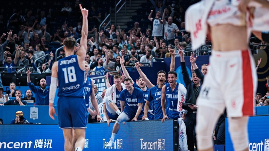 Ισπανία - Φινλανδία: Το έβαλε από το... σπίτι του ο Γιαντούνεν (video)