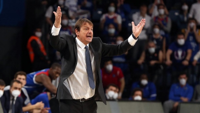 Εργκίν Αταμάν: Ο... Φιλέας Φογκ των αποβολών (video)