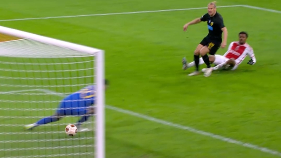 Απίστευτο: Λάθος ο Άμραμπατ, λάθος και ο Αθανασιάδης, και 3-1 ο Άγιαξ ξανά με τον Άκπομ! (video)