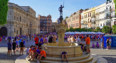 Η απόλυτη τρέλα: 150.000 οπαδοί στην Σεβίλλη για τον τελικό!