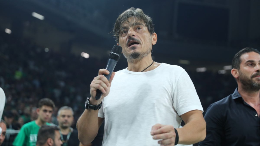 Σε ρόλο οικοδεσπότη ο Δημήτρης Γιαννακόπουλος – Χαιρέτησε τους ανθρώπους του Ολυμπιακού! (video)