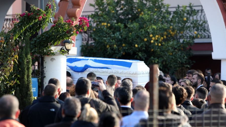 Σε κλίμα οδύνης το τελευταίο «αντίο» στον 16χρονο Βασίλη Τόπαλο