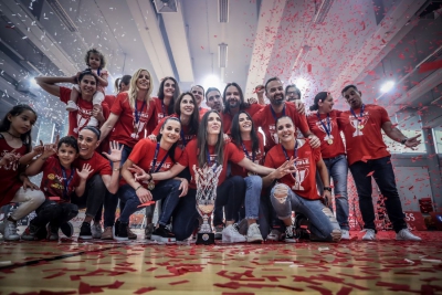 Ολυμπιακός: Η απονομή του πρωταθλήματος στο γυναικείο τμήμα καλαθοσφαίρισης! (video)