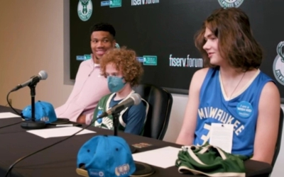 Η «ψυχάρα» Γιάννης Αντετοκούνμπο παρουσίασε τους νέους… συμπαίκτες του από το Make a Wish, Χιθ και Νόα