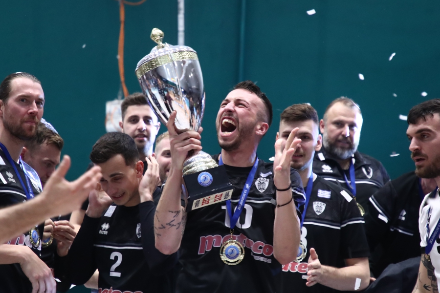 «Ασπρόμαυρος» βάφτηκε ο τελικός κυπέλλου με σπουδαία ανατροπή