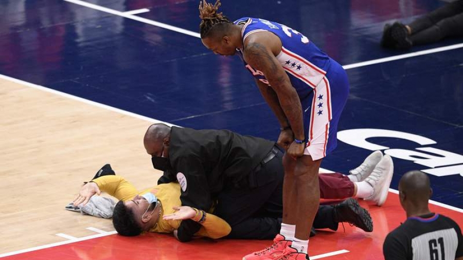 ΝΒΑ: Νέο επεισόδιο με οπαδό να εισβάλει στο παρκέ την ώρα του 76ers-Wizards