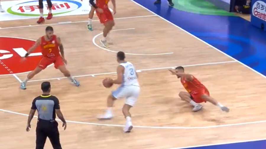 Ελλάδα - Μαυροβούνιο: Η προσποίηση του Παπαπέτρου άφησε... αδιάβαστο τον Ντρόμπνιακ! (video)