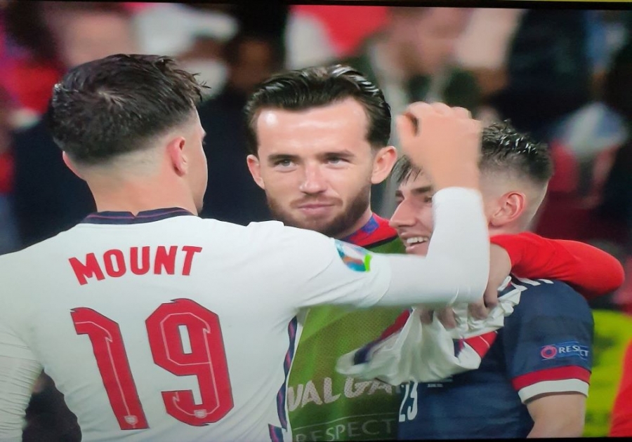 O Γκίλμουρ, ο Μάουντ, ο Τσίλγουελ και η συζήτηση για τη μετάδοση του κορονοϊού σε Αγγλία και Σκωτία